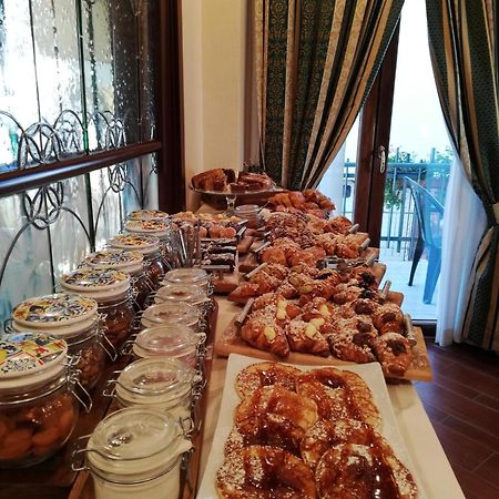 רוקרזו Hotel Petite Fleur מראה חיצוני תמונה