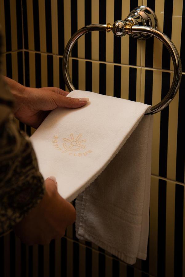 רוקרזו Hotel Petite Fleur מראה חיצוני תמונה